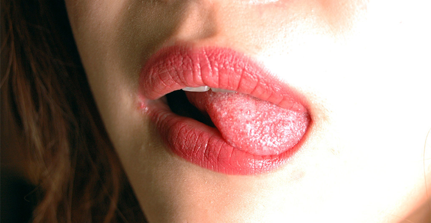 舌なめずり女性・痴女イメージ